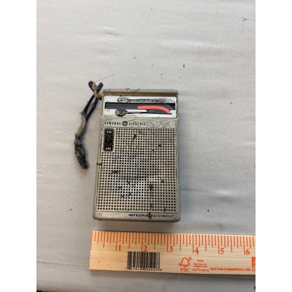 Vintage General Electric GE AM FM Pocket Radio 7-2582A Gray For Parts As-Is